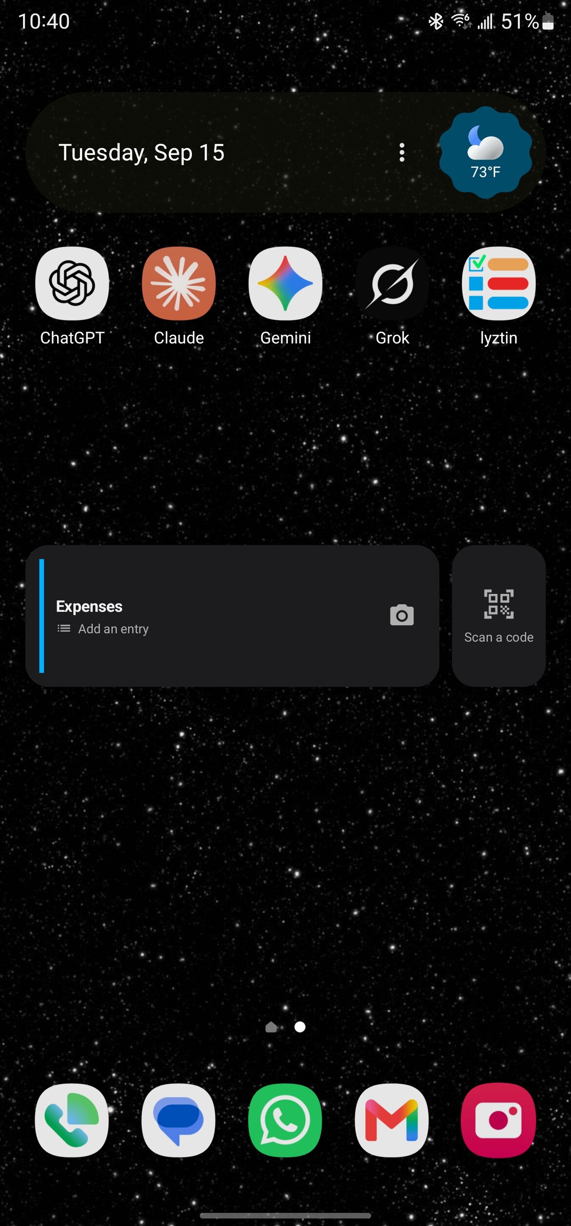 An Android home screen: the Lyztin list widget pinned to an Expenses list, and the scan widget beside it